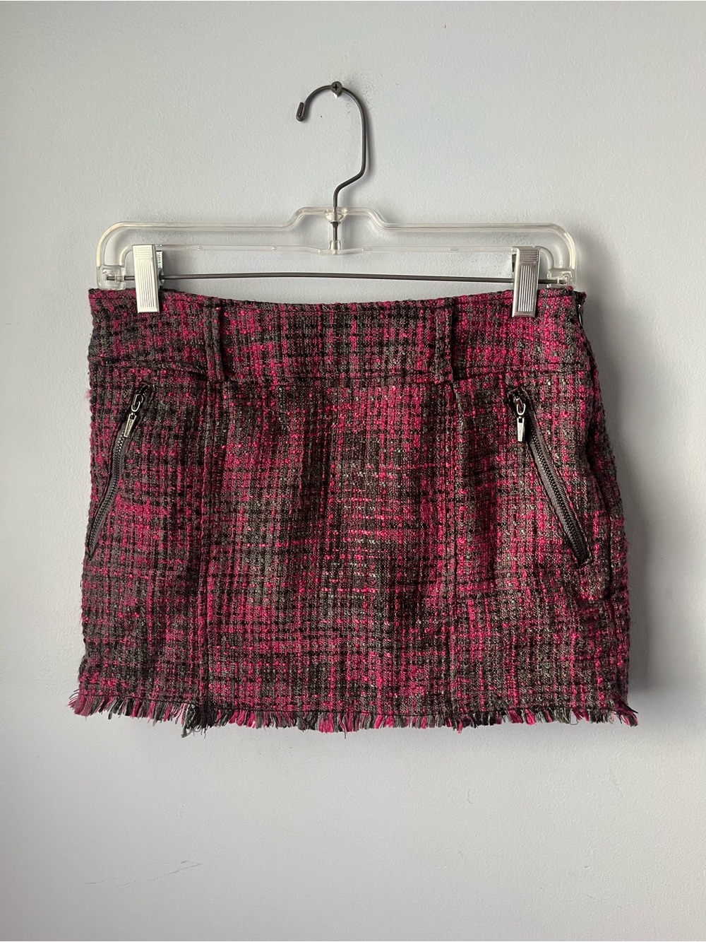 Guess Pink & Black Tweed Mini Skirt Frayed Hem Zippered Pockets Size 2